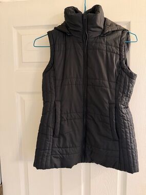 New York & Company Black Quilted Hooded Puffer Vest